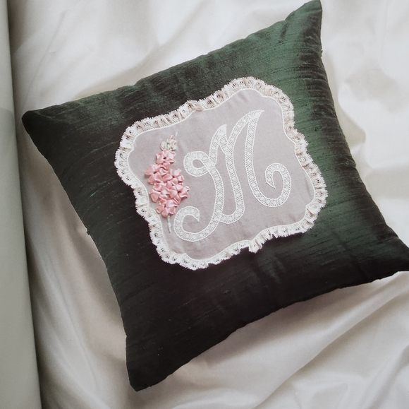 Lace Monograms & Silk Ribbon Embroidery Birth Month Flowers VTG 1995 - Picture 5 of 6